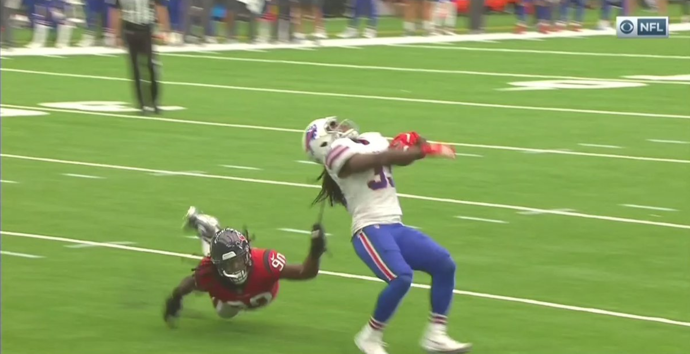 WATCH: This had to hurt, Jadeveon Clowney tackles player by his hair