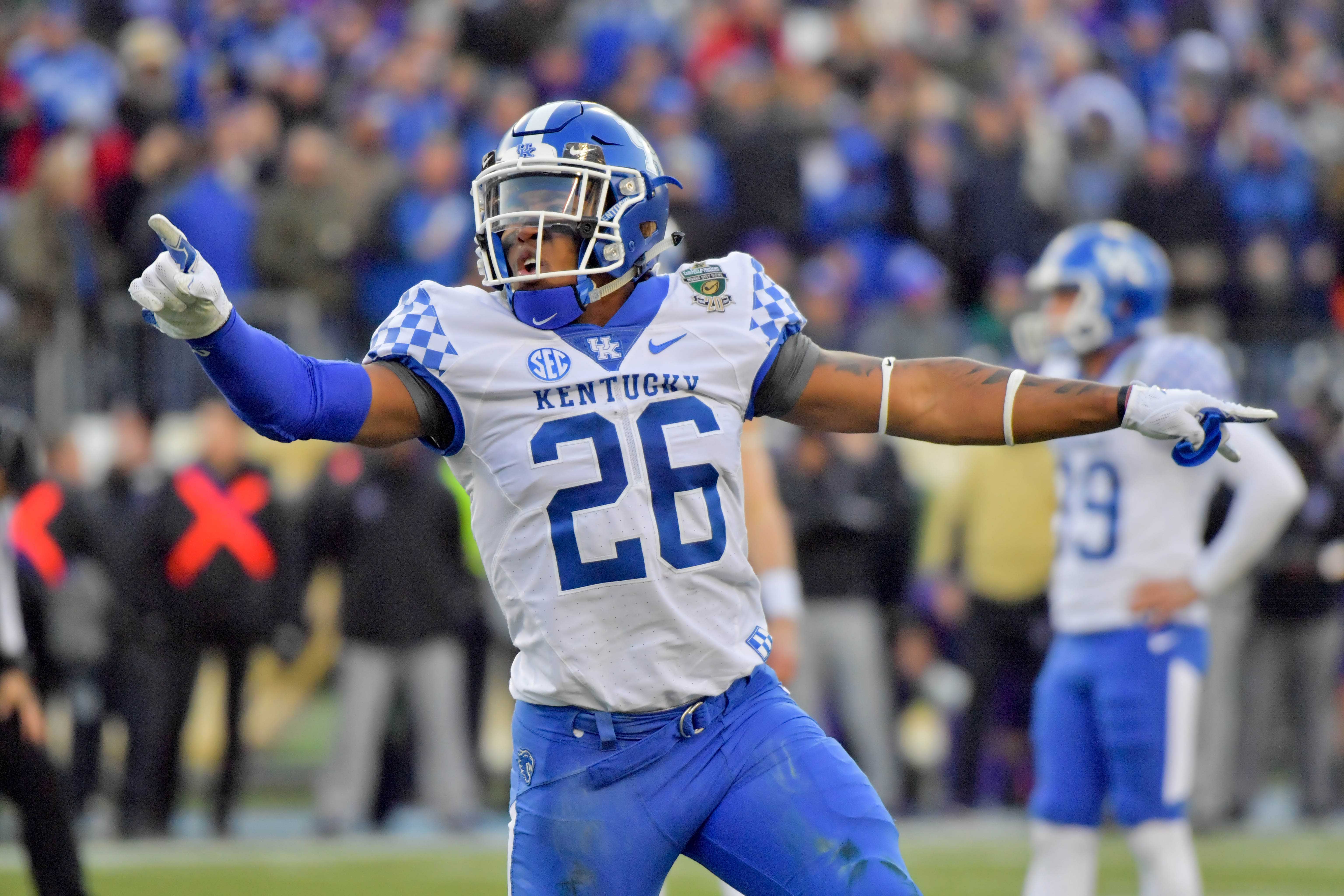 LOOK: Benny Snell custom cleats in Citrus Bowl offers nod to Elton