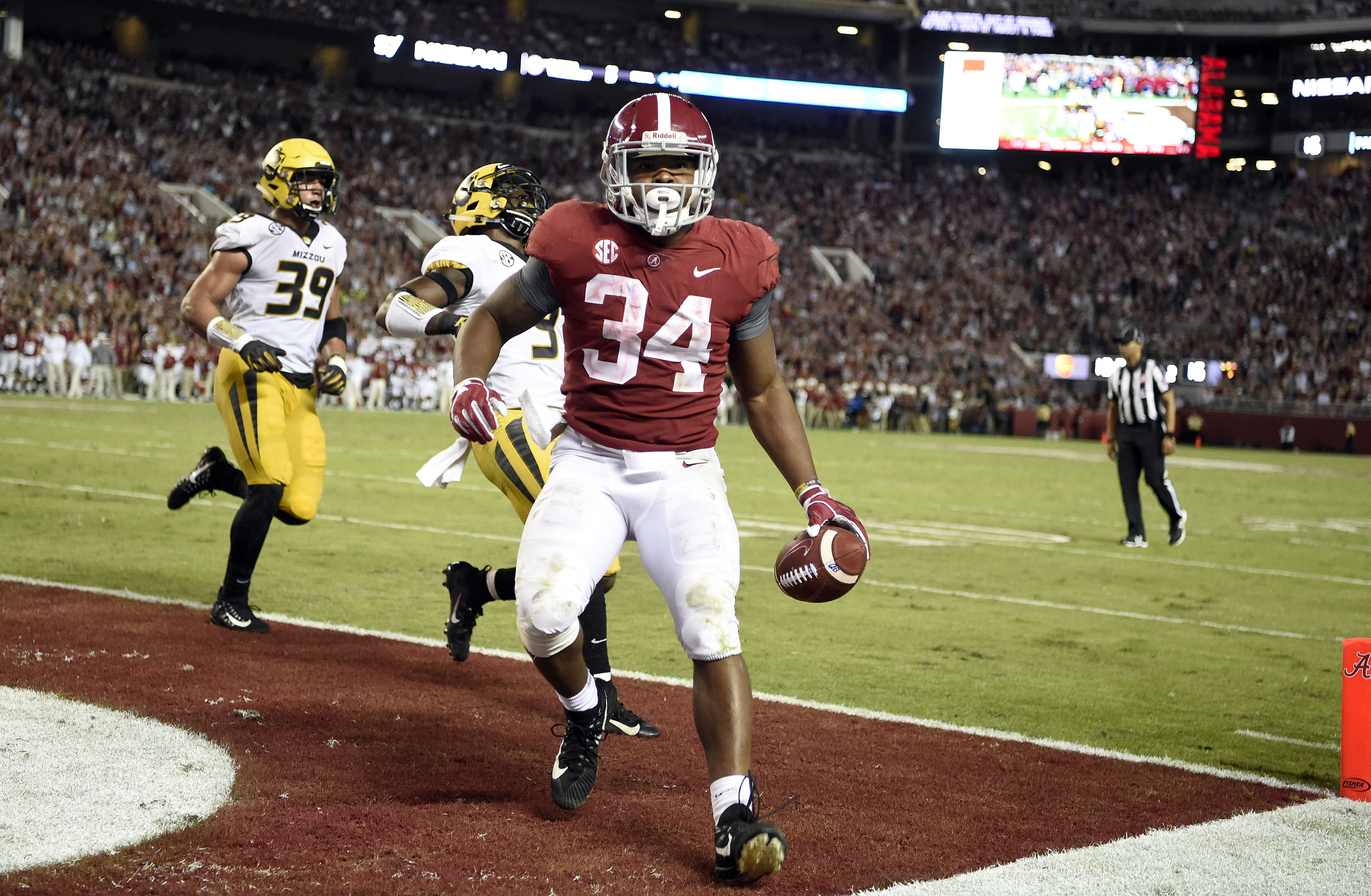alabama-professor-embarrasses-damien-harris-on-senior-day-with-great