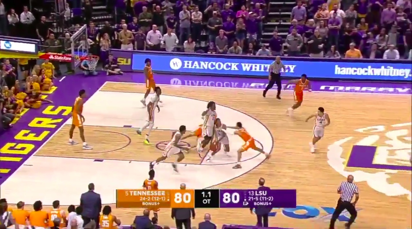 WATCH Controversial foul provides deciding points in wild TennesseeLSU finish