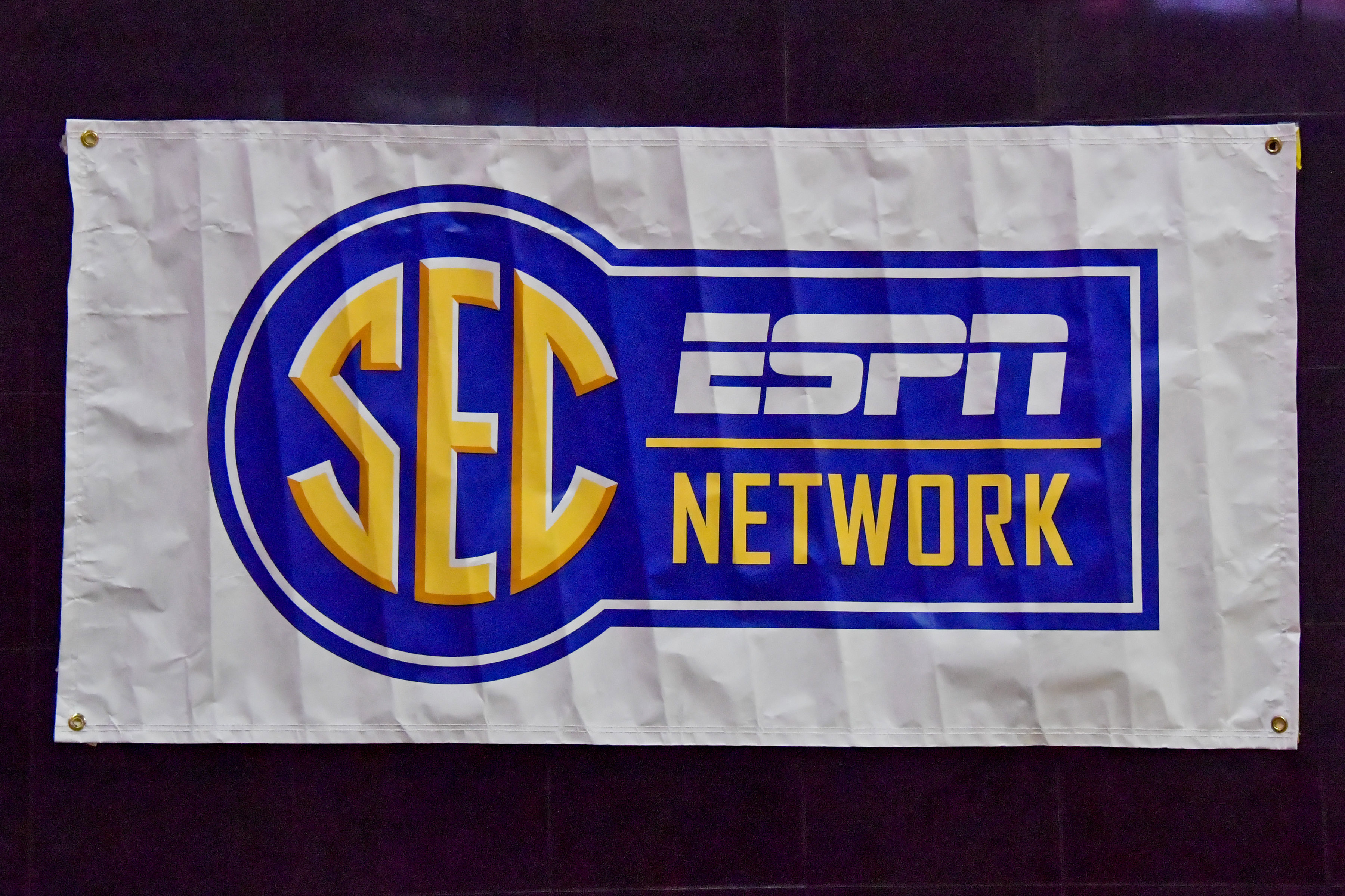 SEC warns fans that DirecTV and ATandT customers may not be able to watch any SEC games this weekend