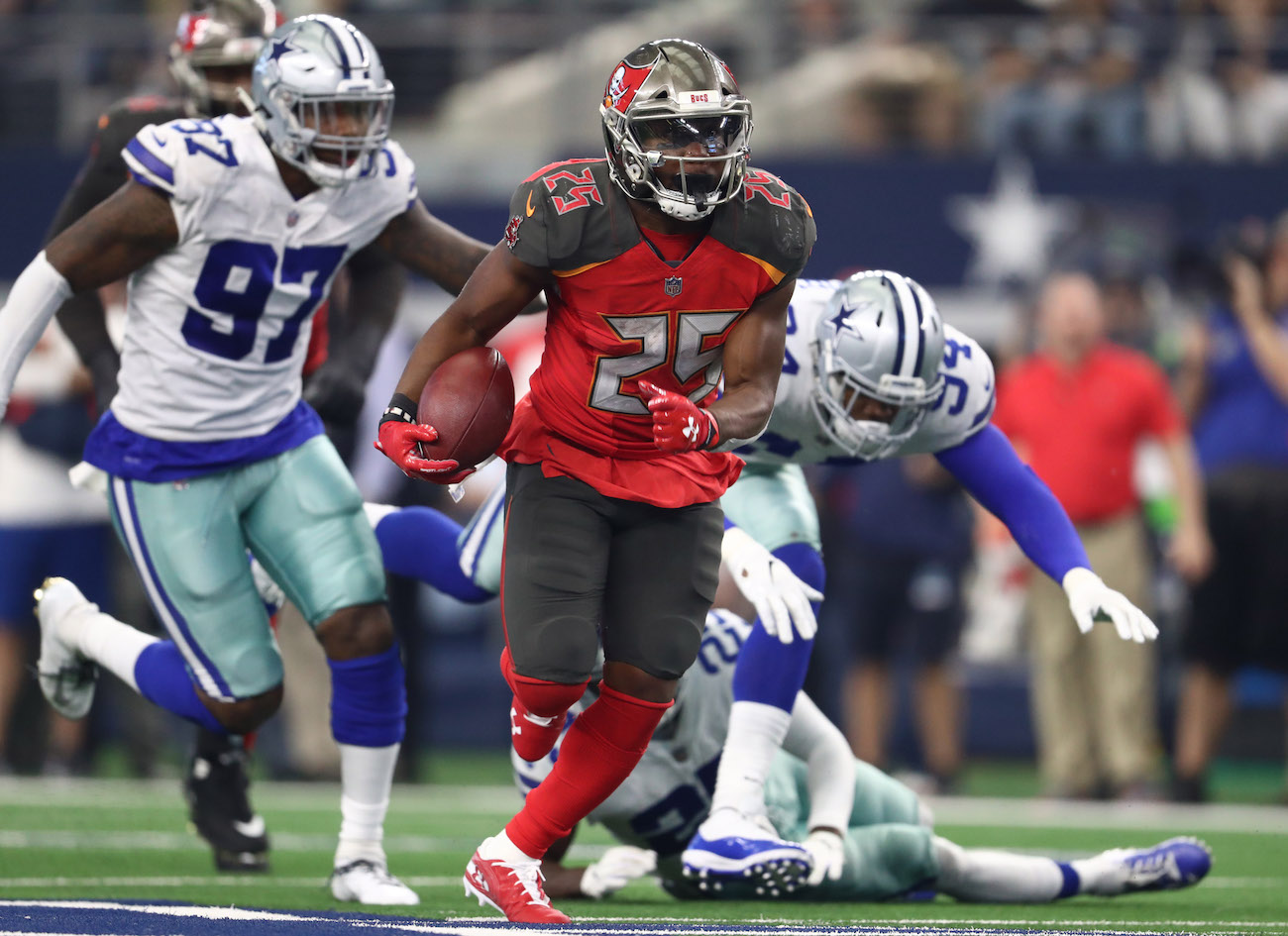Former Auburn RB Peyton Barber lands new deal with Tampa ...