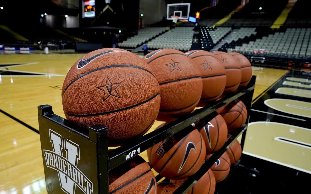 Report Vanderbilt starting forward enters name in NCAA transfer portal