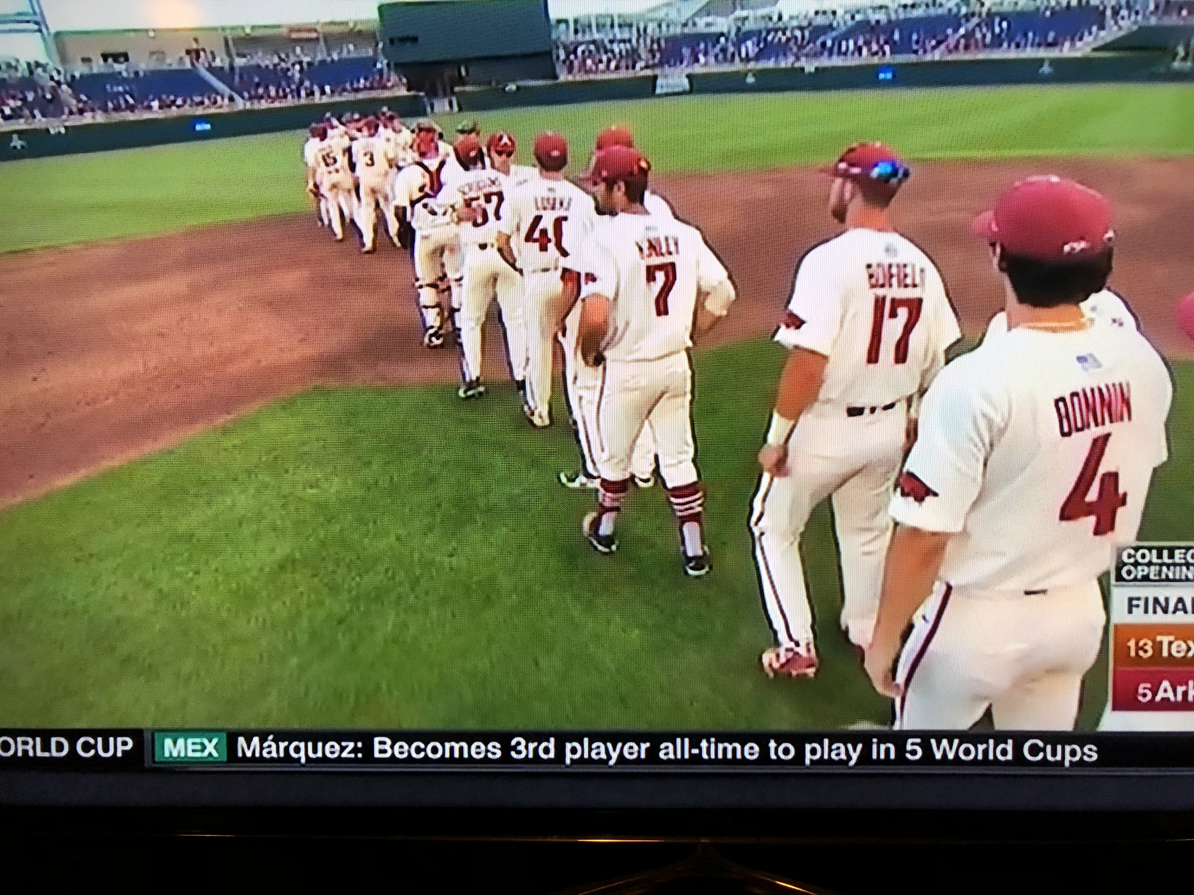 Horns Down Arkansas hammers Texas in College World Series