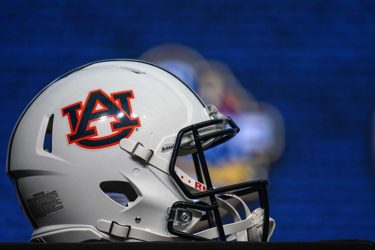 Lawsuit Alleges Auburn Pressured Professor To Change Football Player S Grade Prior To Outback Bowl