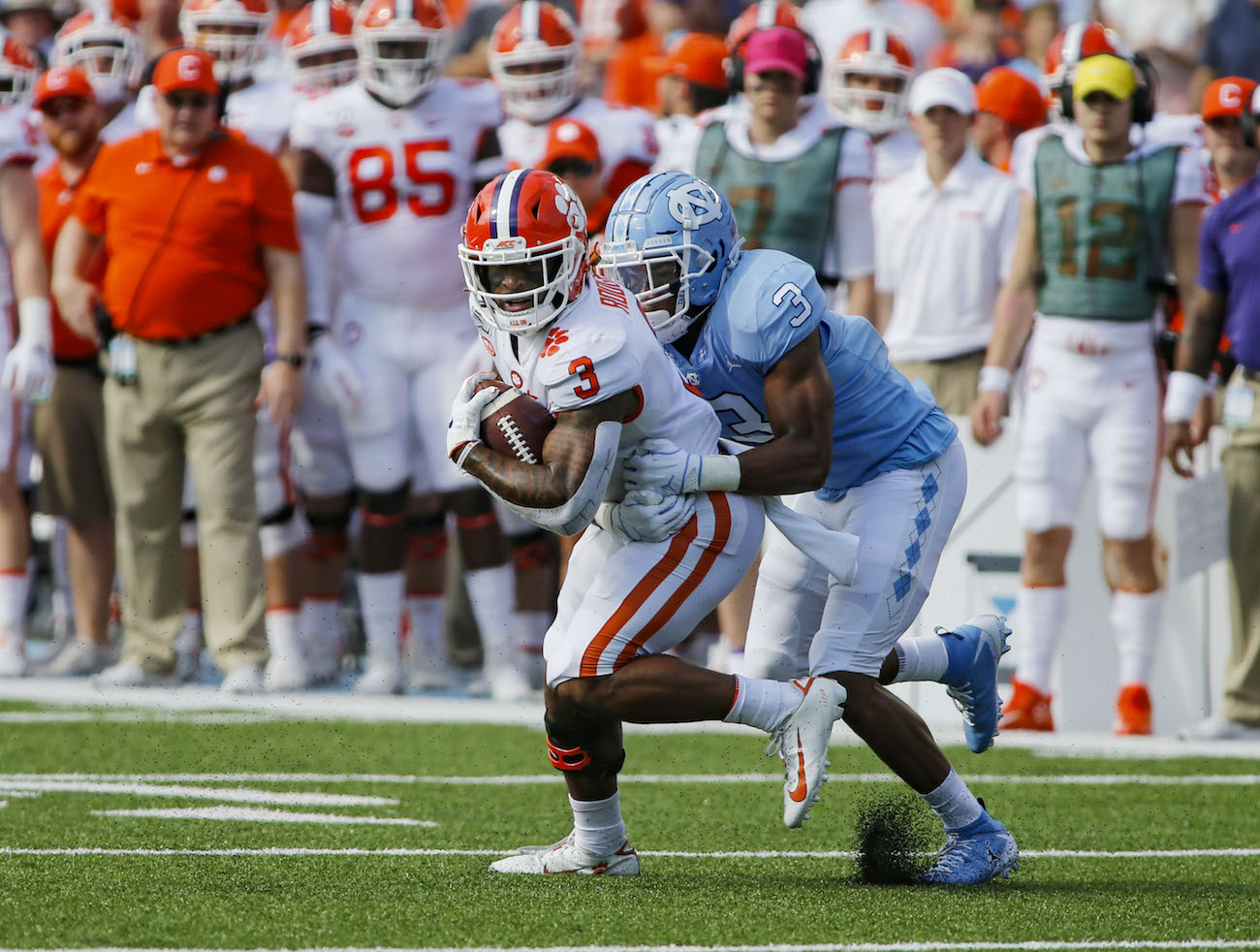 No 1 Clemson Survives North Carolina Attempts To Win Game On 2 point 