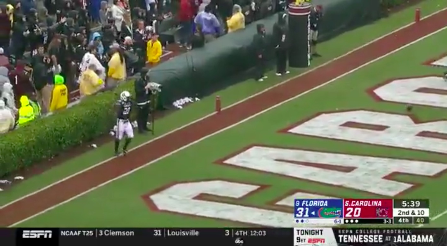 South Carolina fans throw trash, towels on field to protest poor