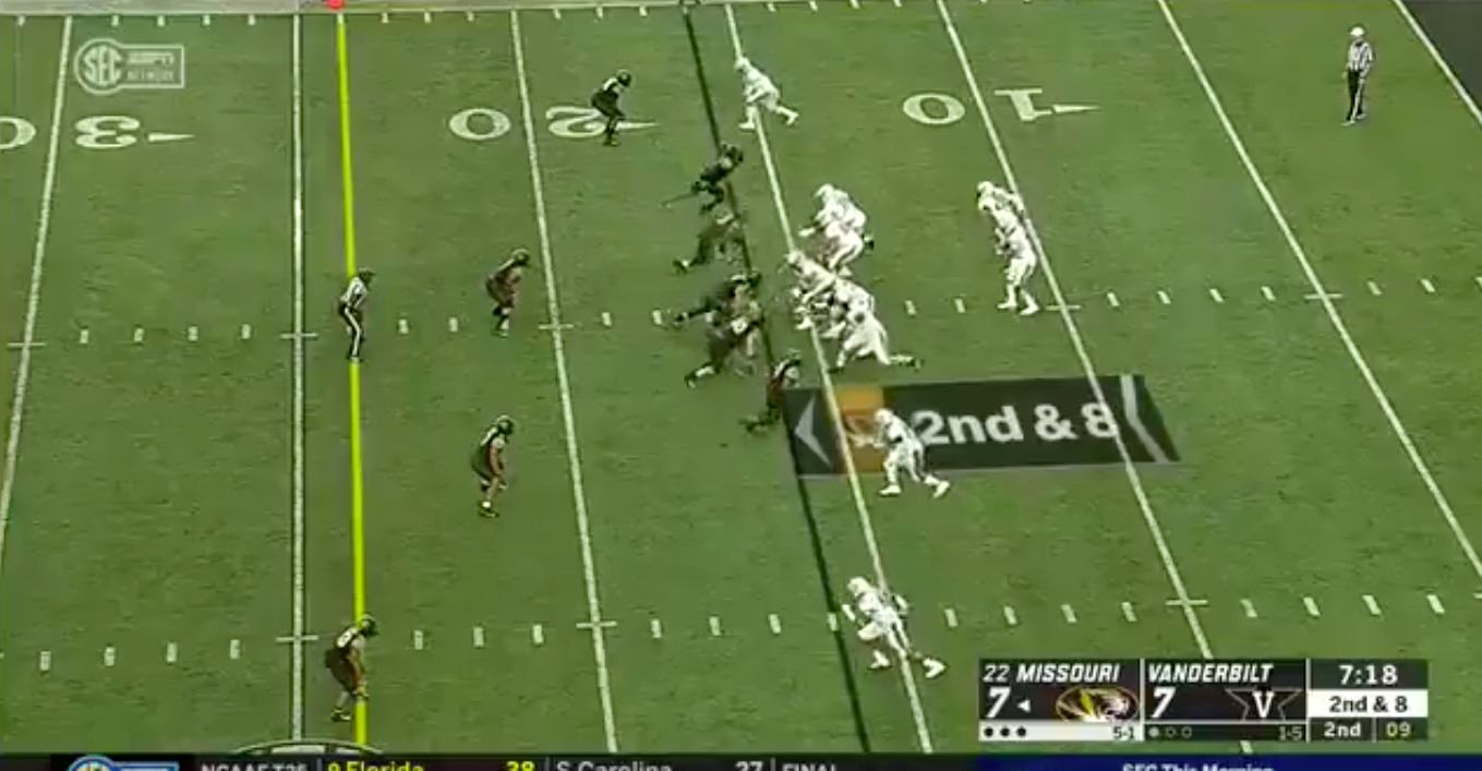 Albert Okwuegbunam leaves game after major hit capsizes him over the middle