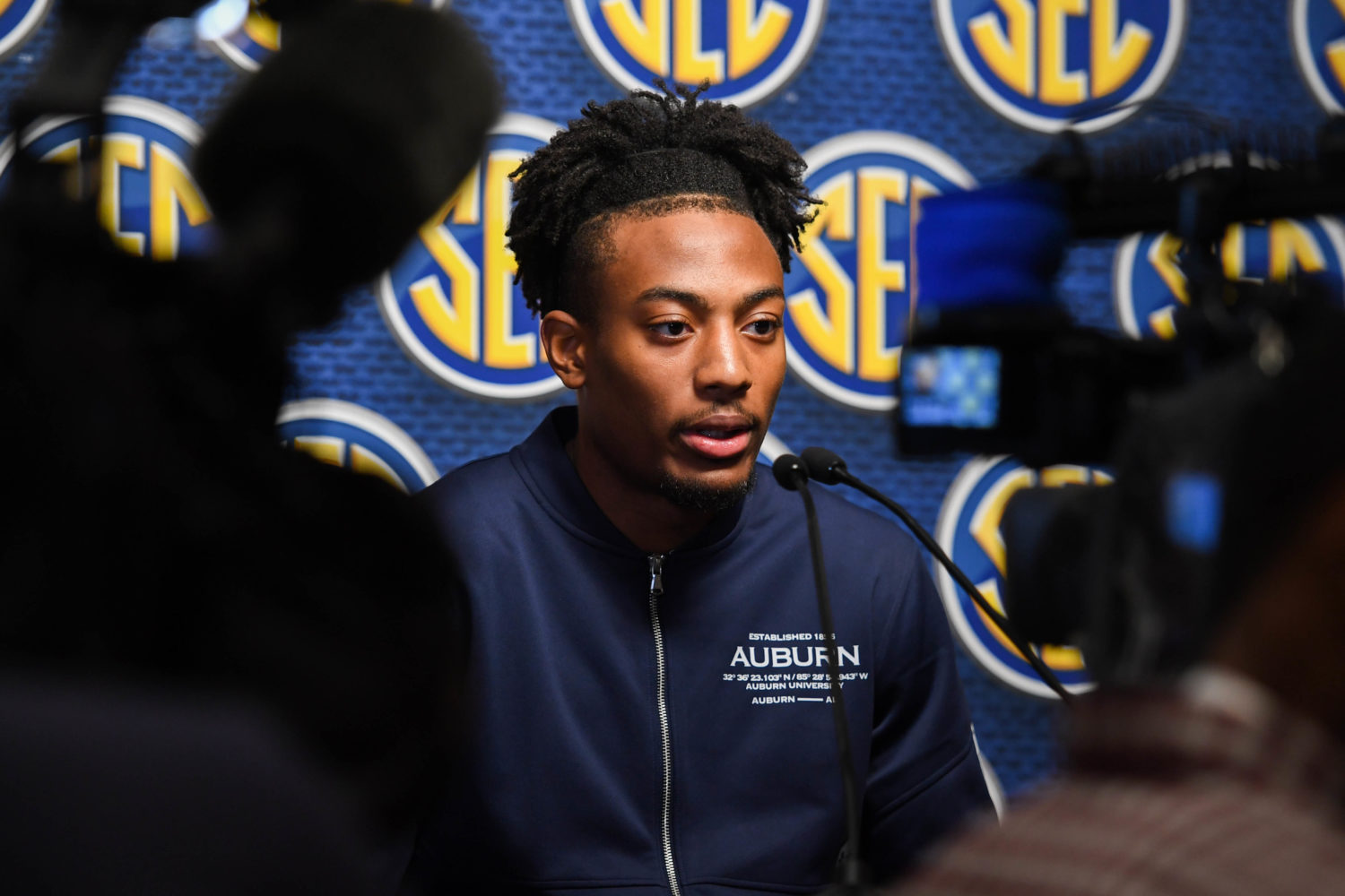 Auburn's Anfernee McLemore roasts Alabama with answer at SEC basketball