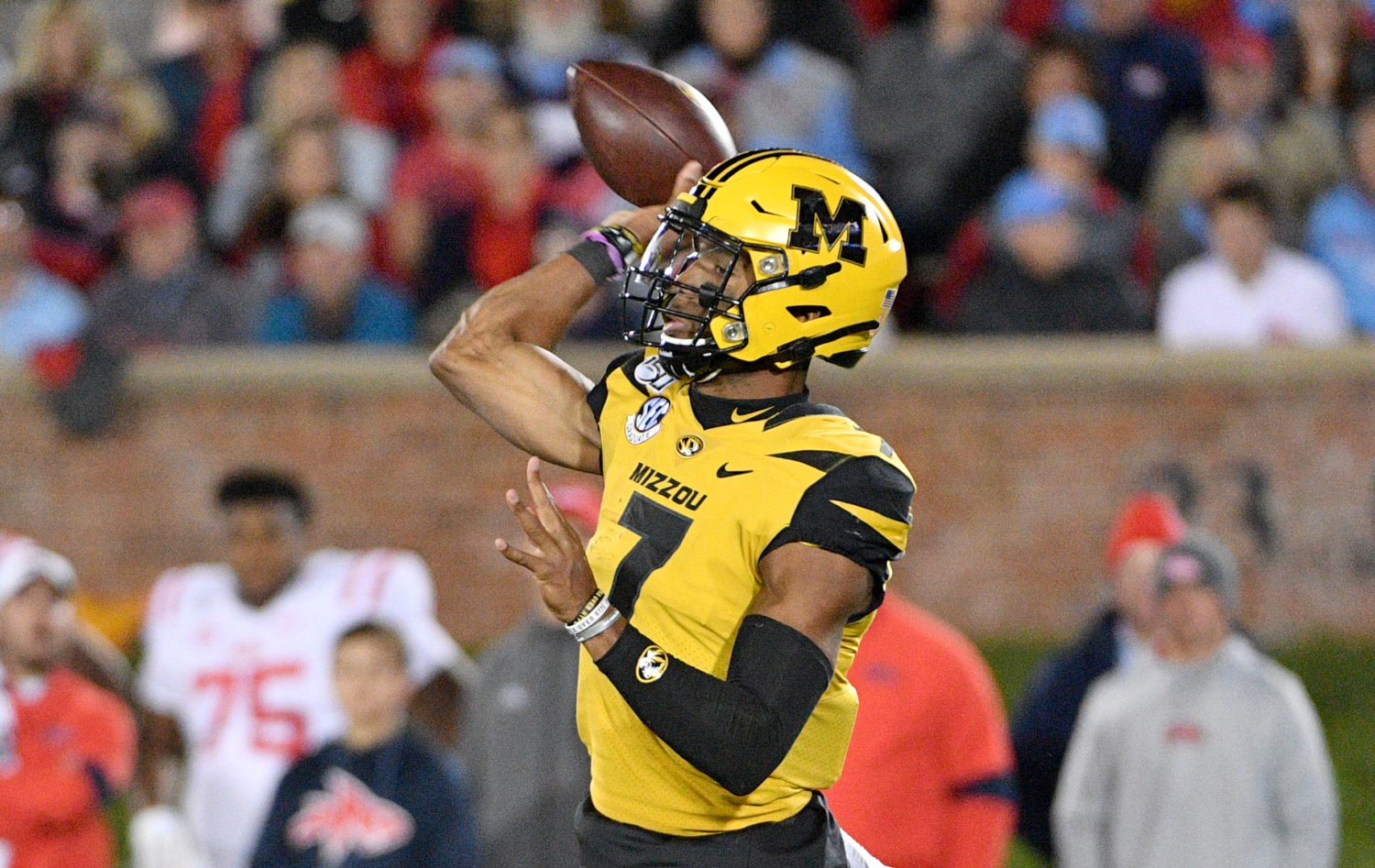 KELLY BRYANT HAND SIGNED MISSOURI TIGERS 8X10 PHOTO W/COA