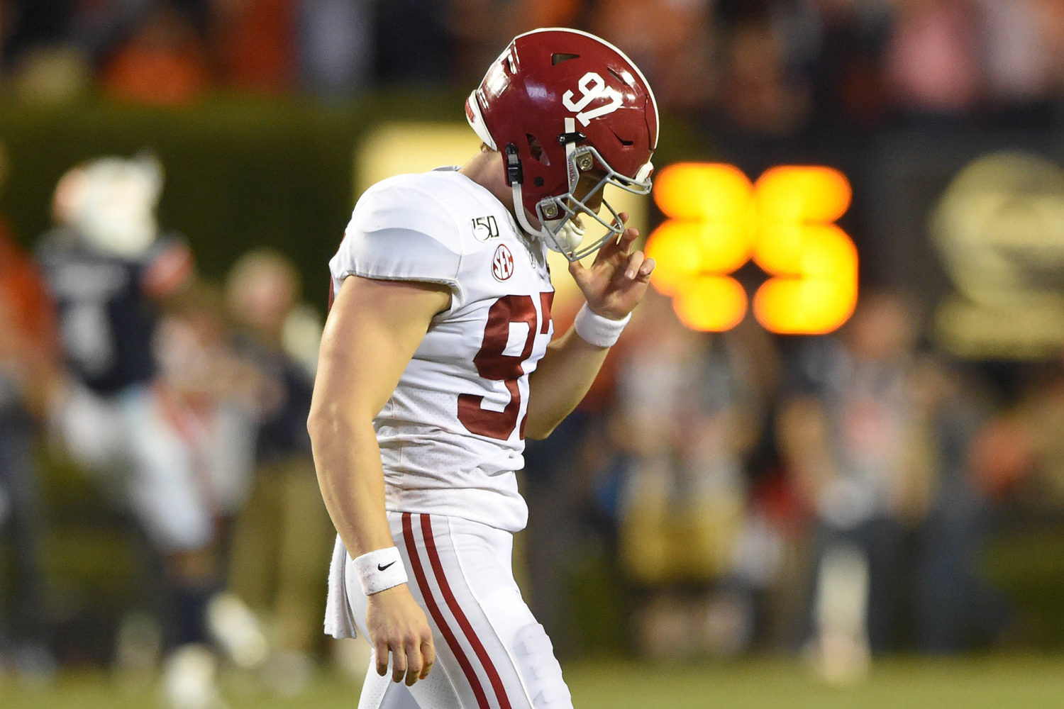 Alabama's kicker releases an emotional apology after missing gametying