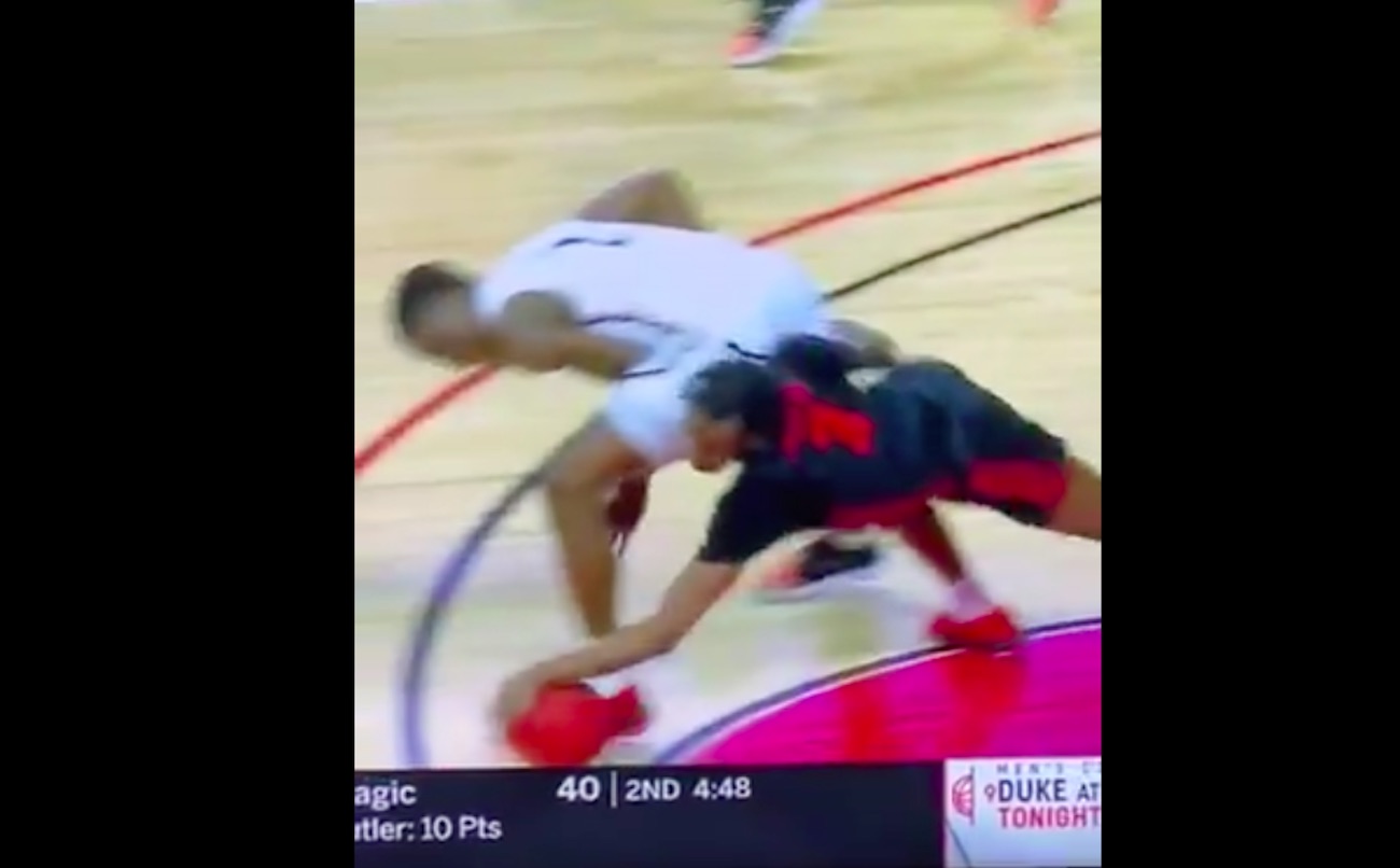 College basketball player ejected after refs determine he bit opposing