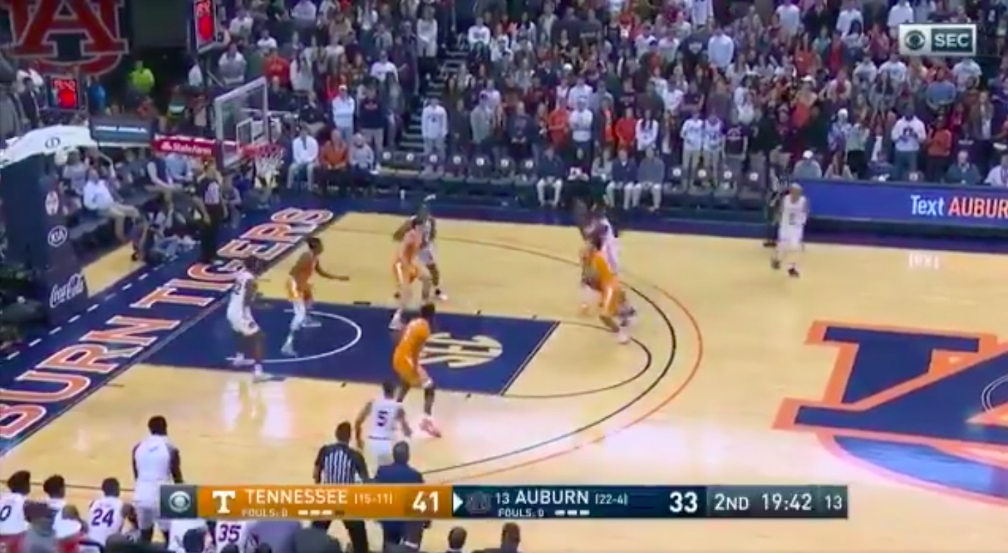Auburn freshman Jaylin Williams throws pass off backboard to himself