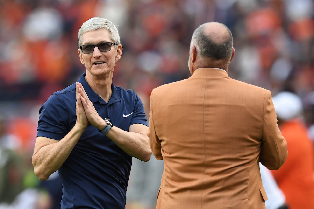 Apple CEO Tim Cook reveals he has Nike founder Phil over Auburn-Oregon game