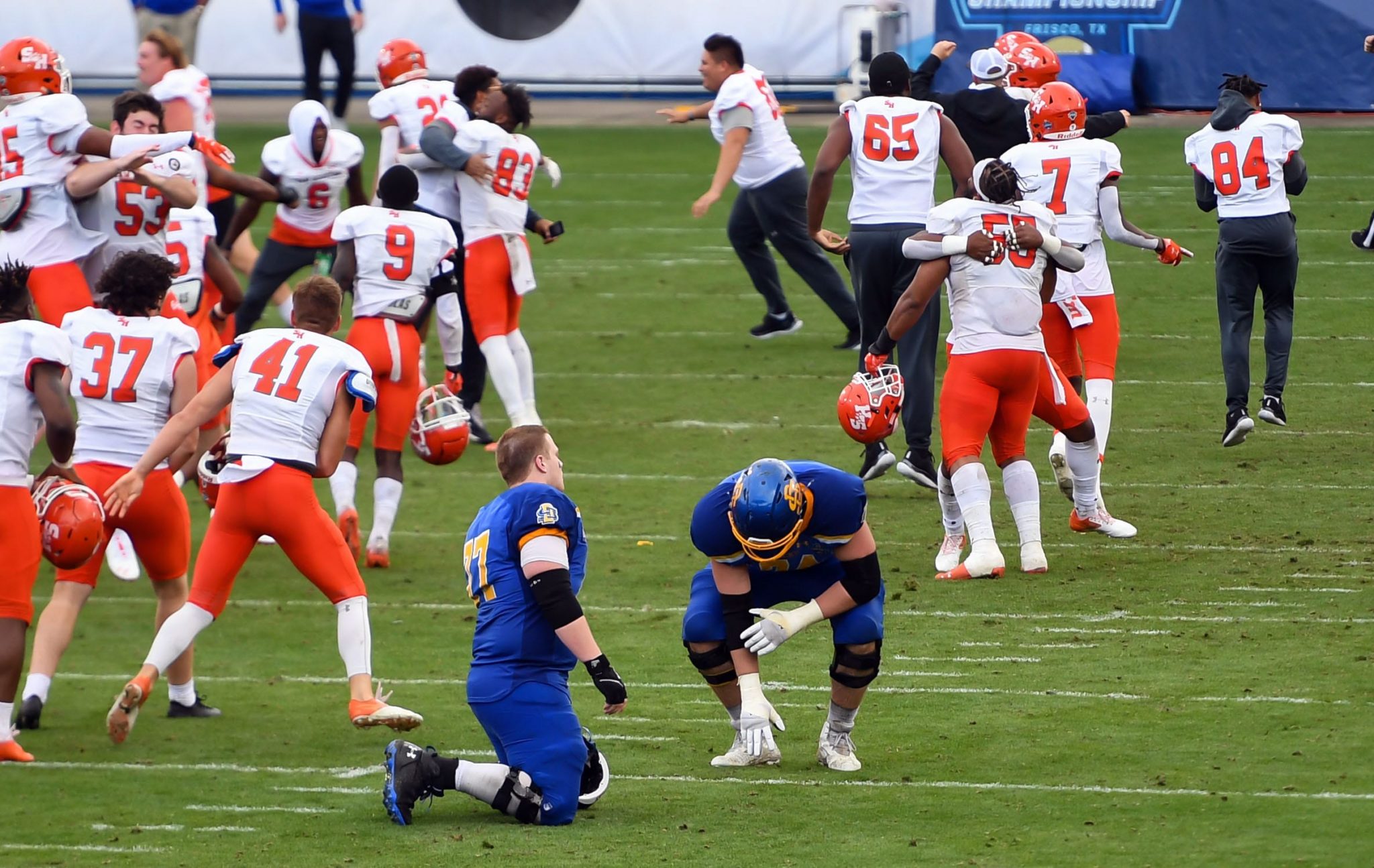 Sam Houston State scores with 16 seconds left to win FCS Championship
