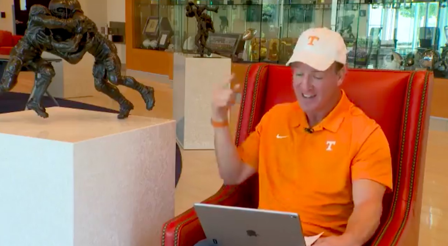Peyton Manning congratulates Tennessee baseball coach in funny 'Omaha