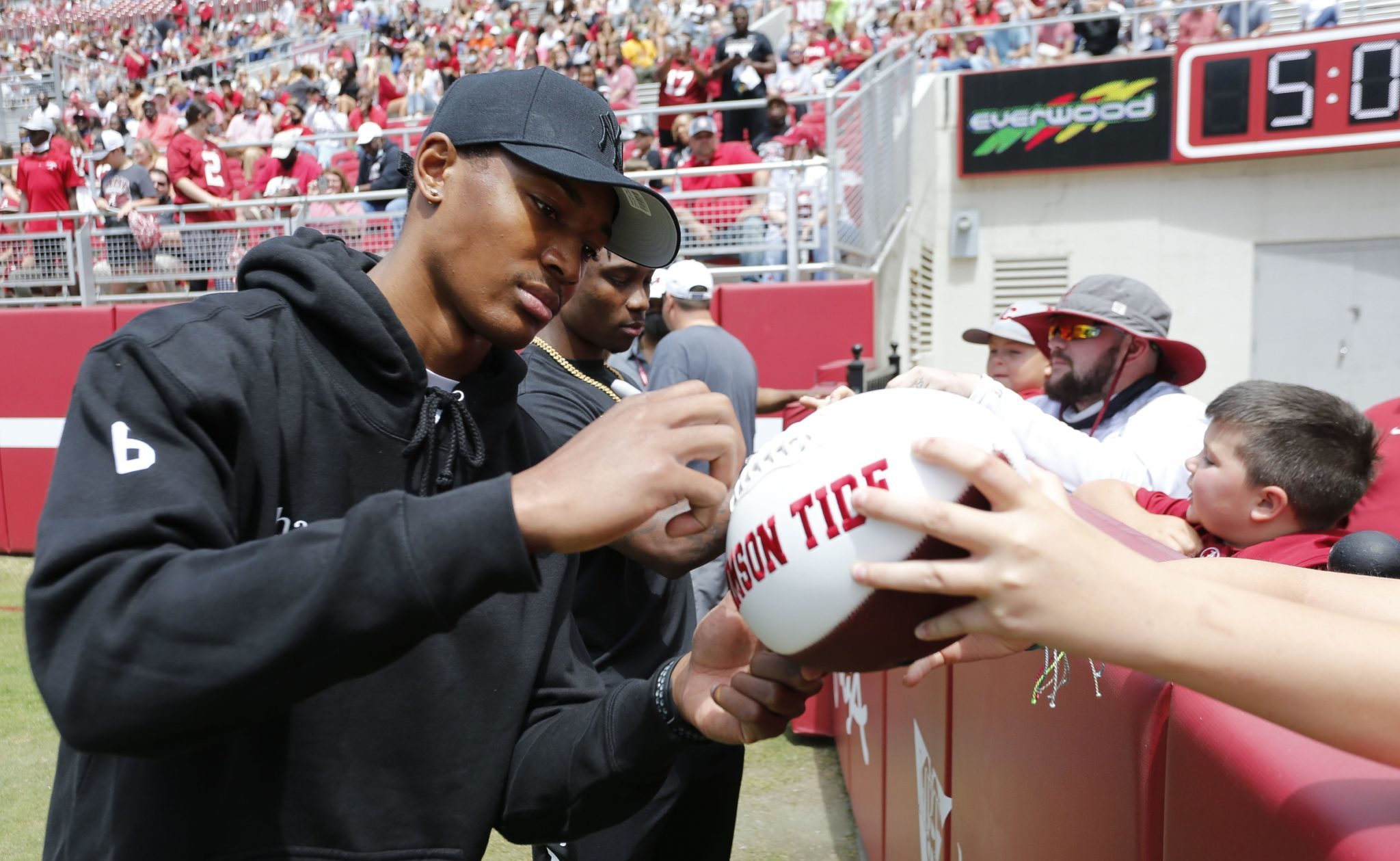 DeVonta Smith gives mother lifechanging gift 'To me you are