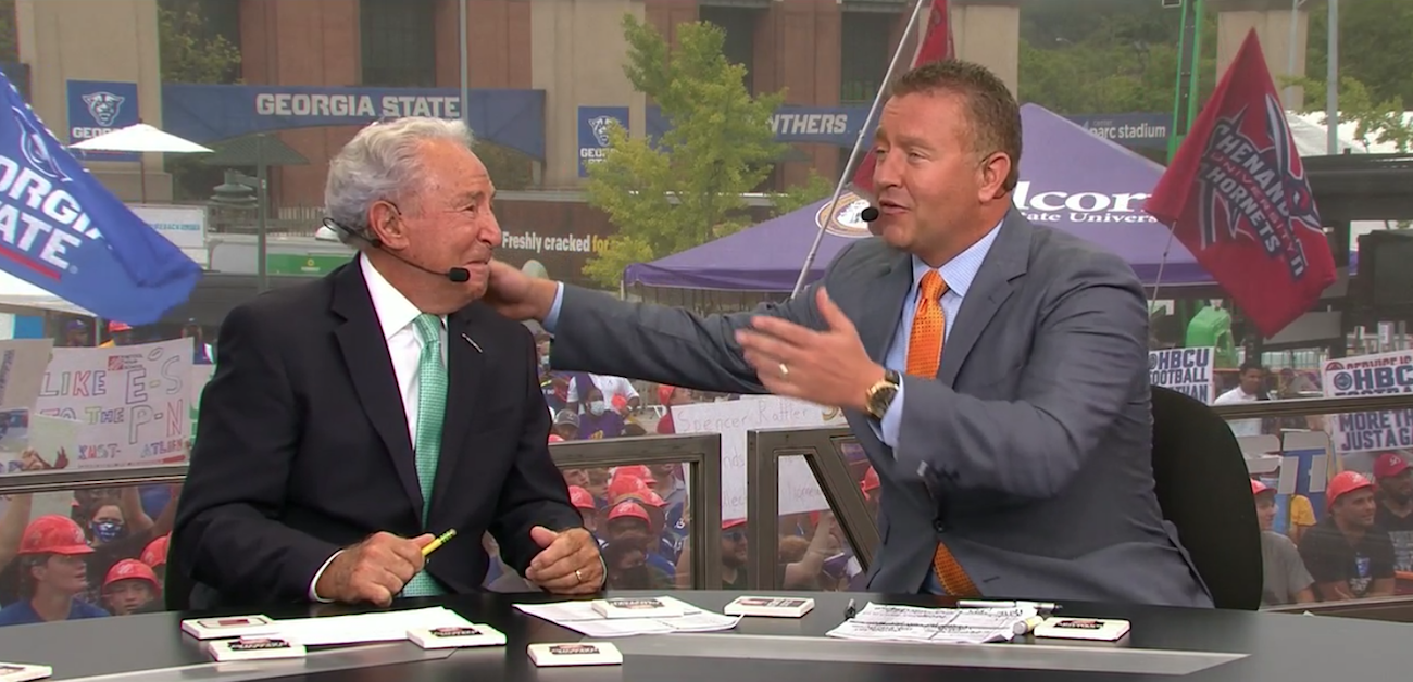Lee Corso gets emotional in return to ESPN's 'College GameDay'