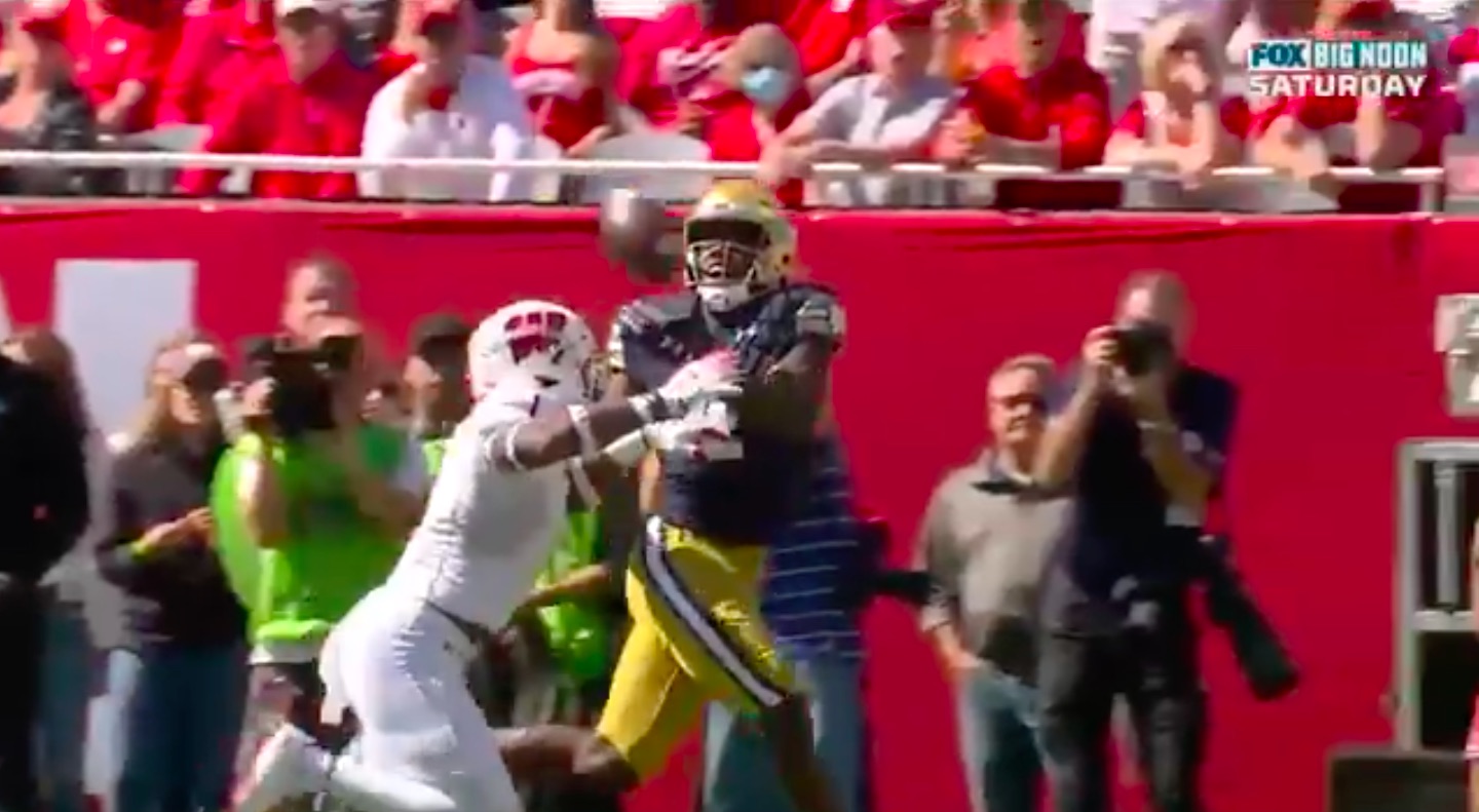 What is a catch? Controversial ruling in Notre DameWisconsin game has