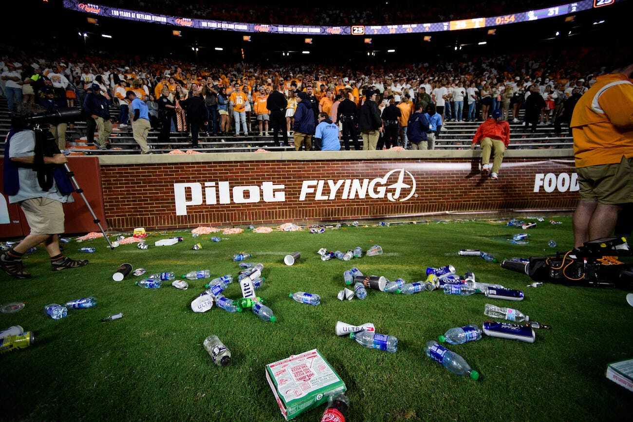 Tennessee slapped with big SEC fine over fans throwing trash on field
