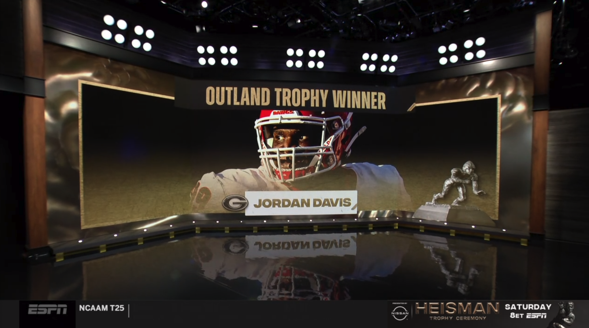 Jordan Davis continues hardware haul with Outland Trophy