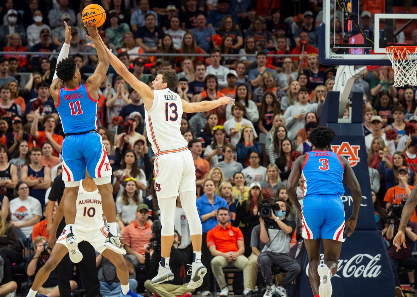 Walker Kessler wins Naismith National Defensive Player of the Year award
