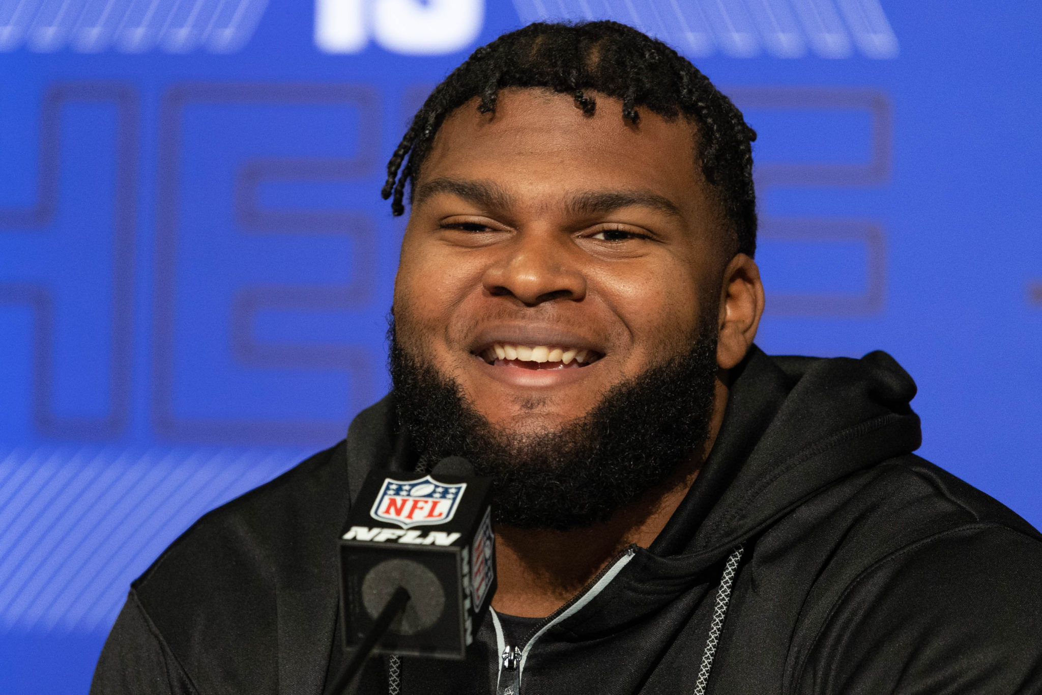 Jamaree Salyer signs NFL rookie contract with Los Angeles Chargers