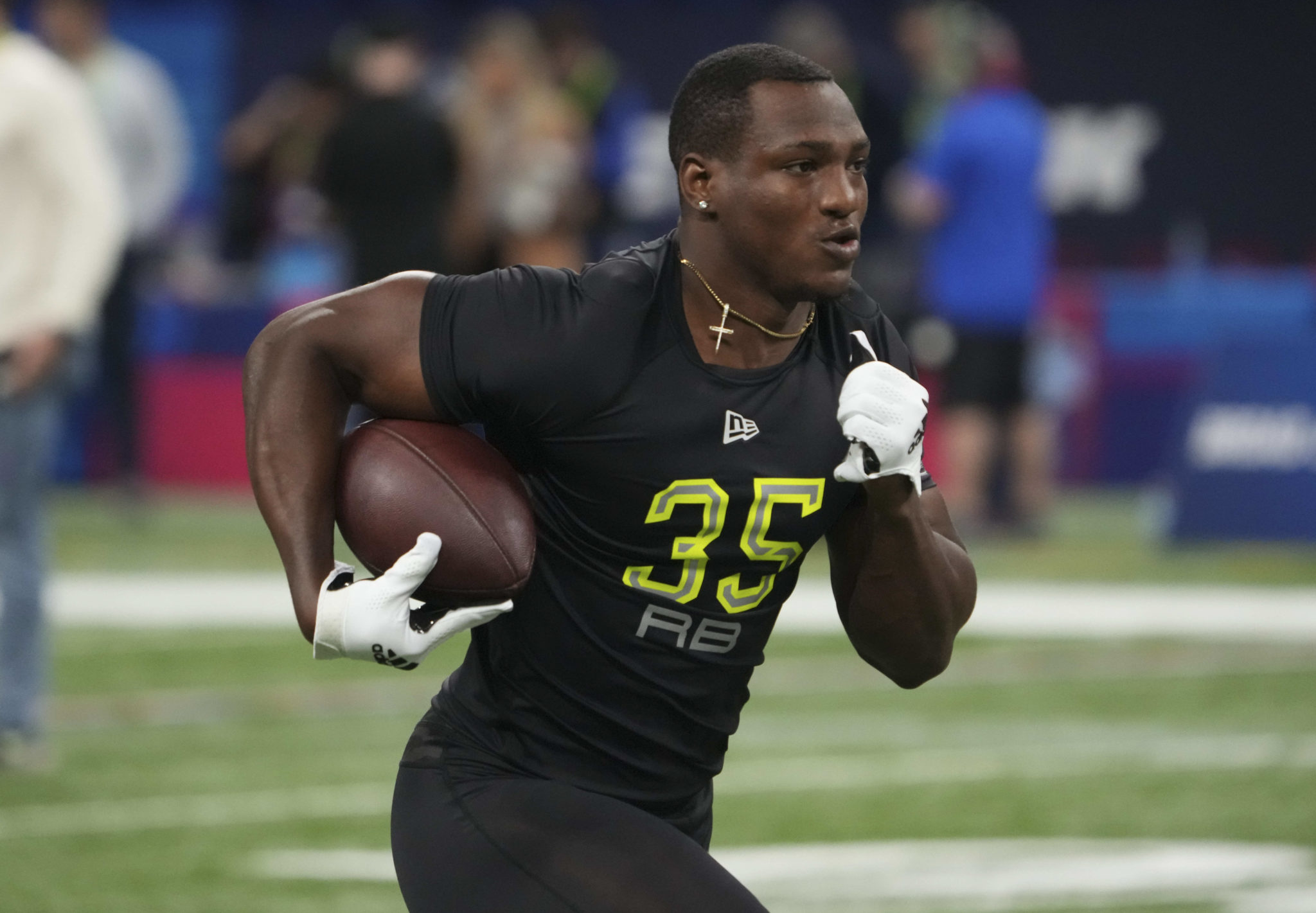 Zamir White signs NFL rookie contract with Raiders