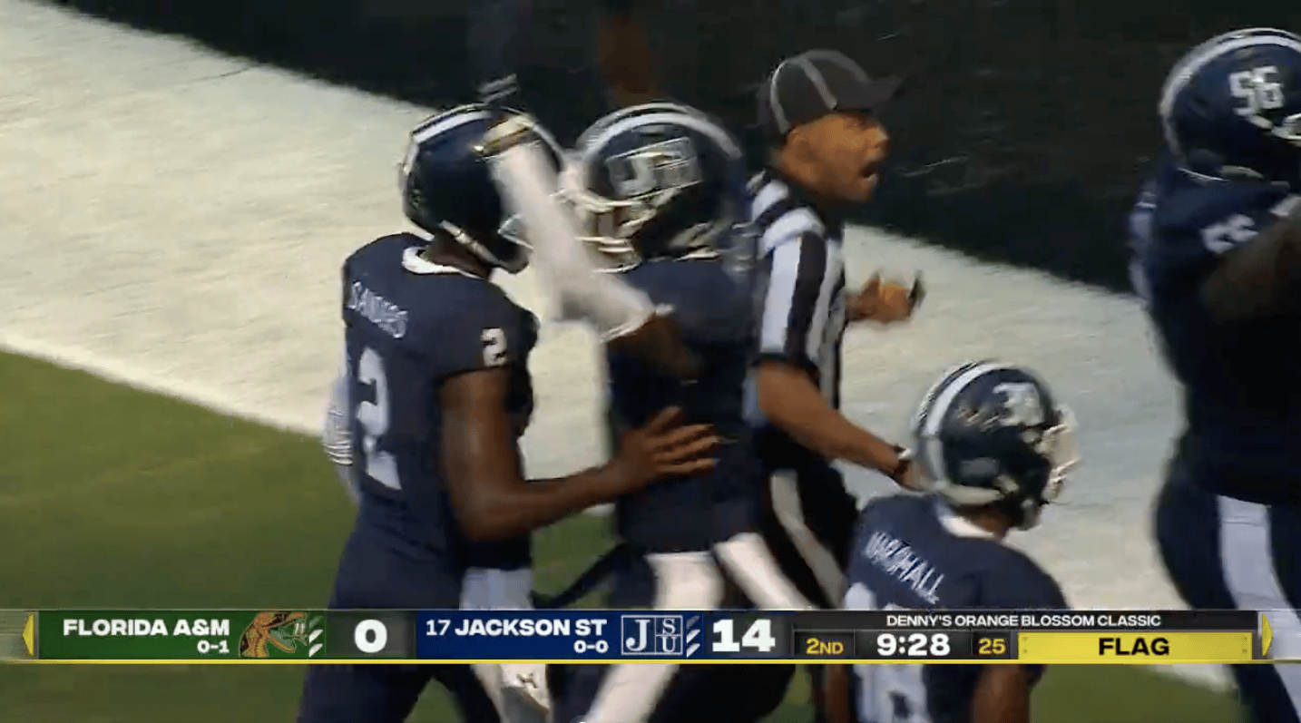 Shedeur Sanders, Jackson State QB, completes first 16 passes, TD to