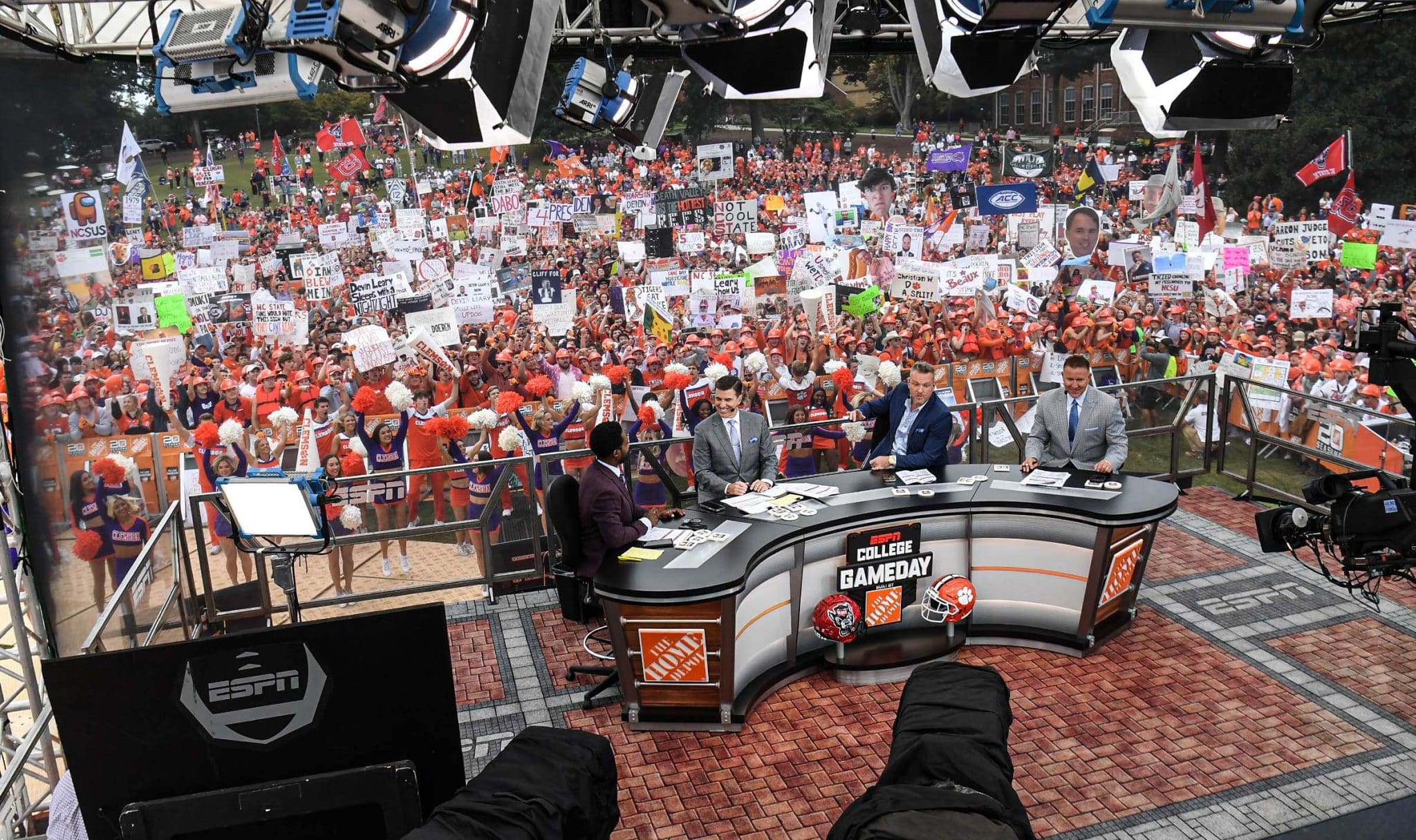 College GameDay Reveals Location For Conference Championship Weekend college-gameday-reveals-location-for-conference-championship-weekend