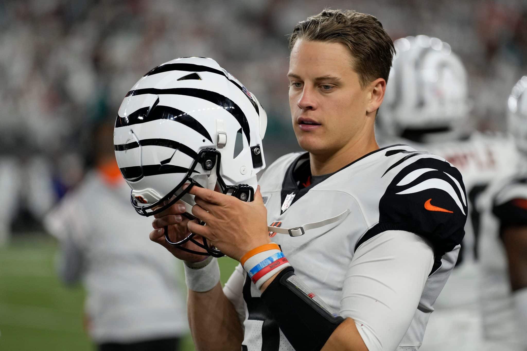 joe burrow wears ja marr chase jersey