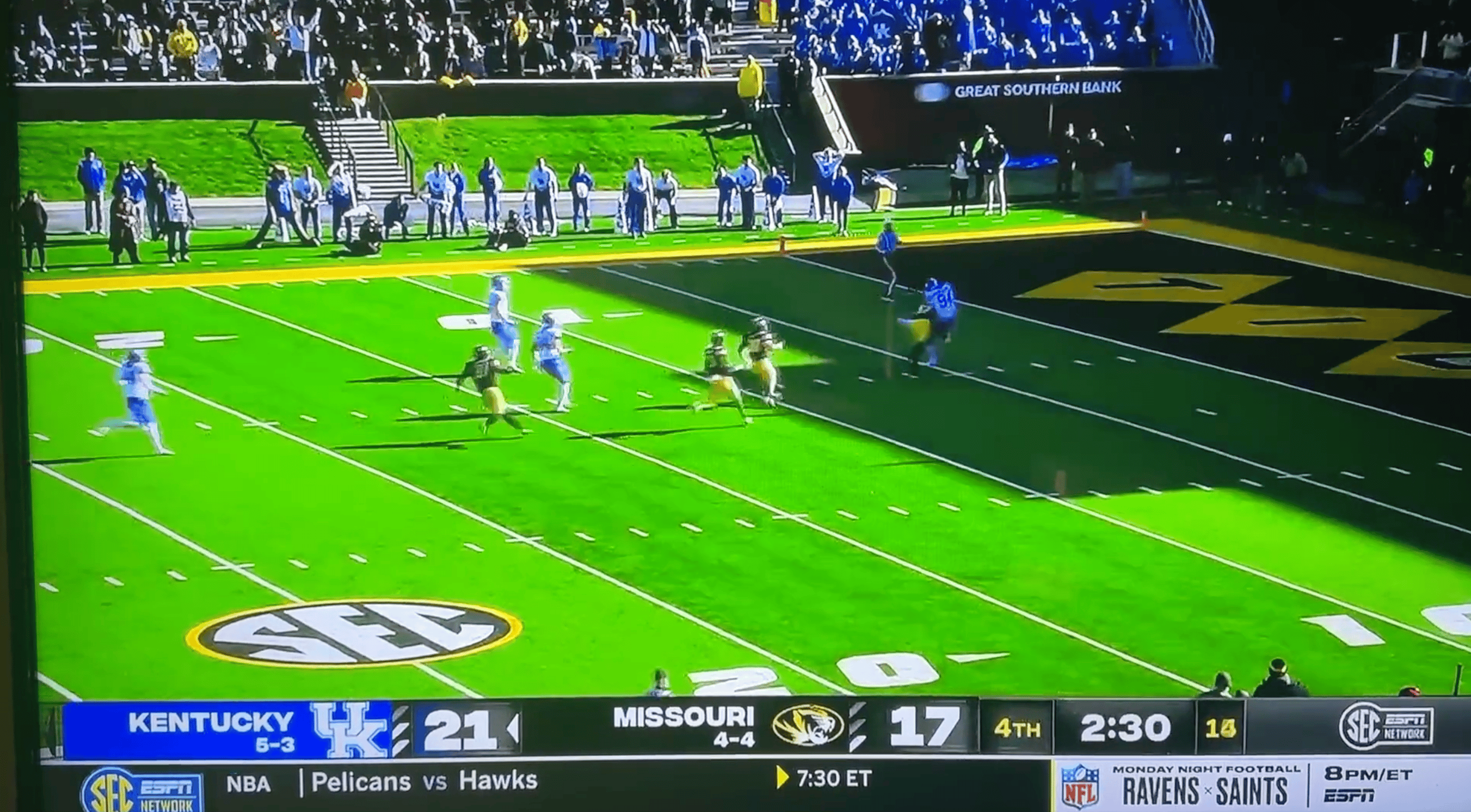 kentucky-punter-draws-controversial-roughing-penalty-in-bizarre-special