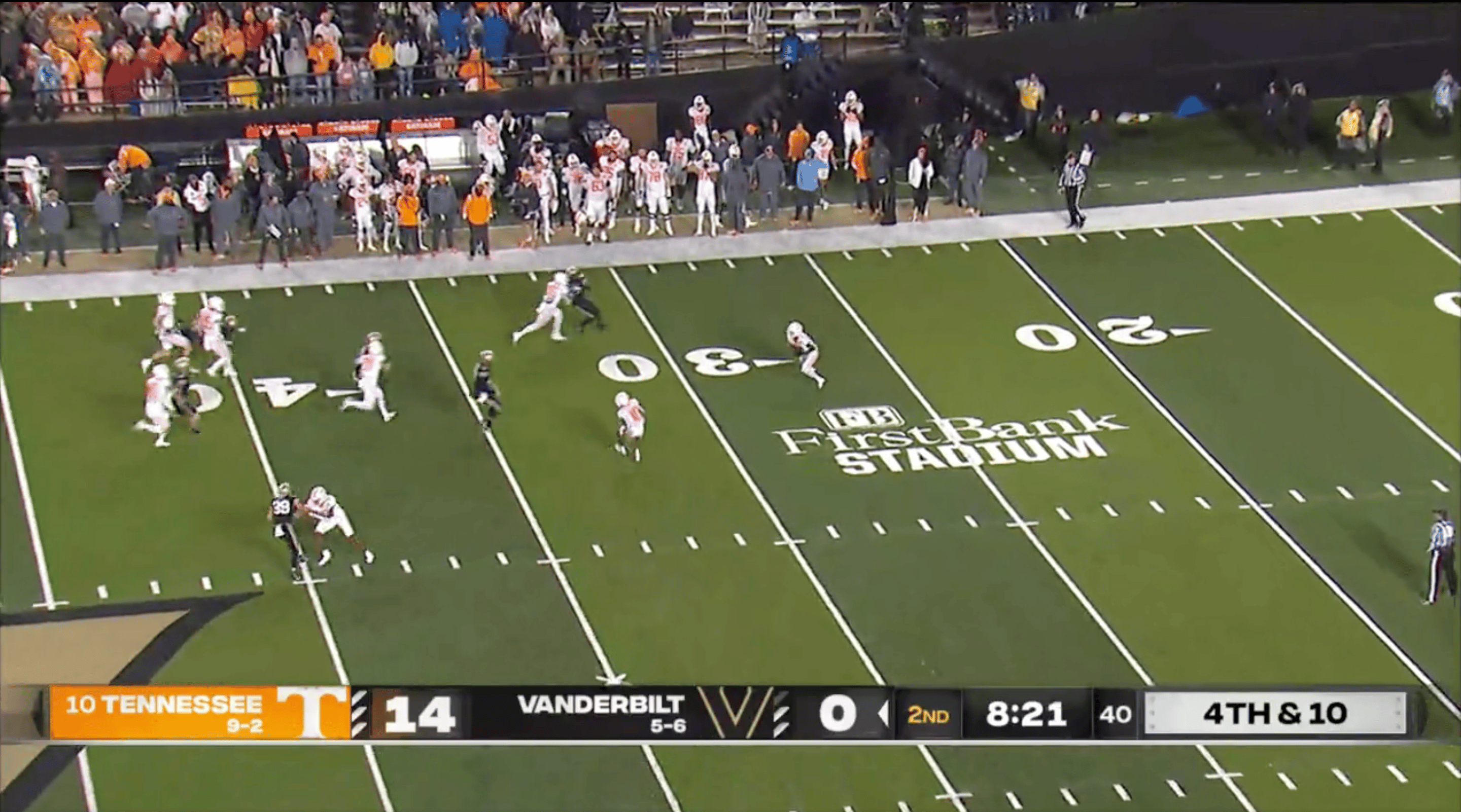 Dee Williams unleashes 73yard punt return TD, busts out stanky leg