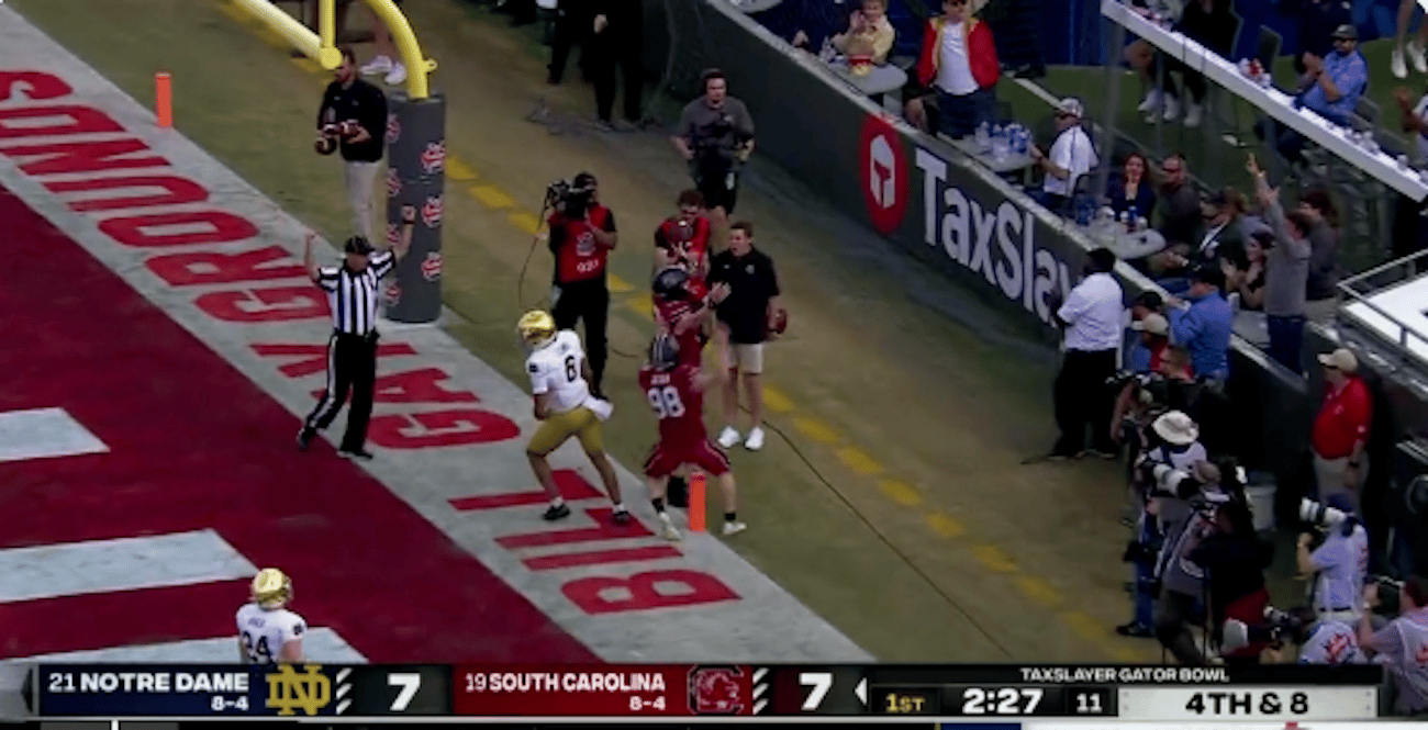 South Carolina scores TD on trick play, records pick6 to open big lead