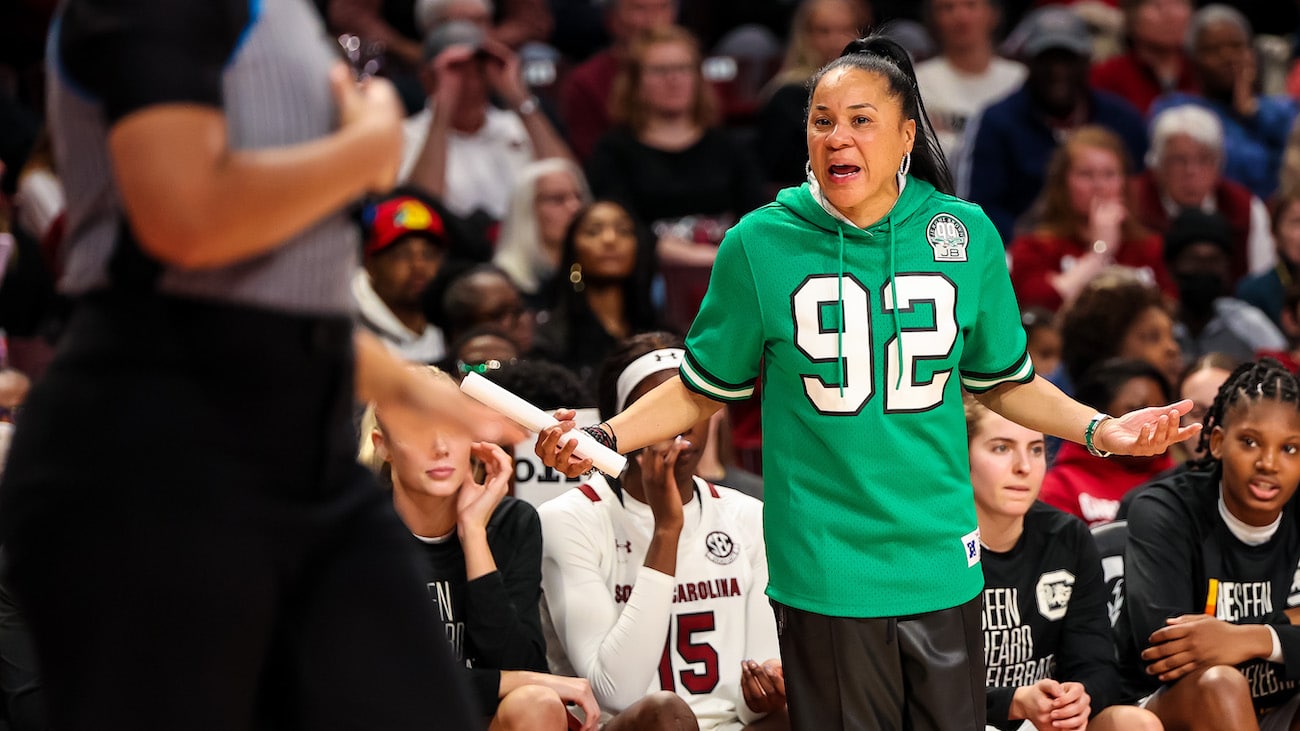 Dawn Staley wears classic Philadelphia Eagles jersey as No. 1 Gamecocks  host No. 3 LSU