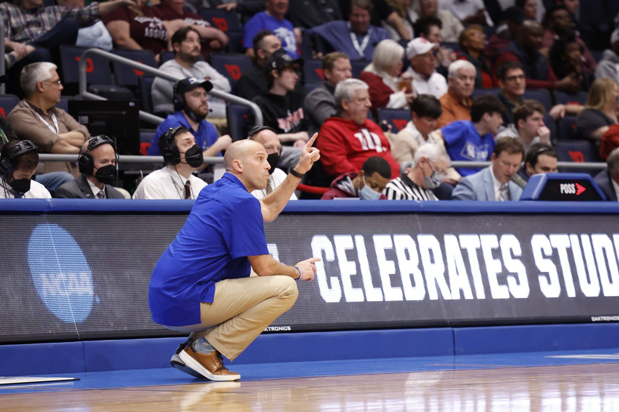 texas-a-m-cc-coach-drops-expletive-in-hilarious-message-to-team-as-it