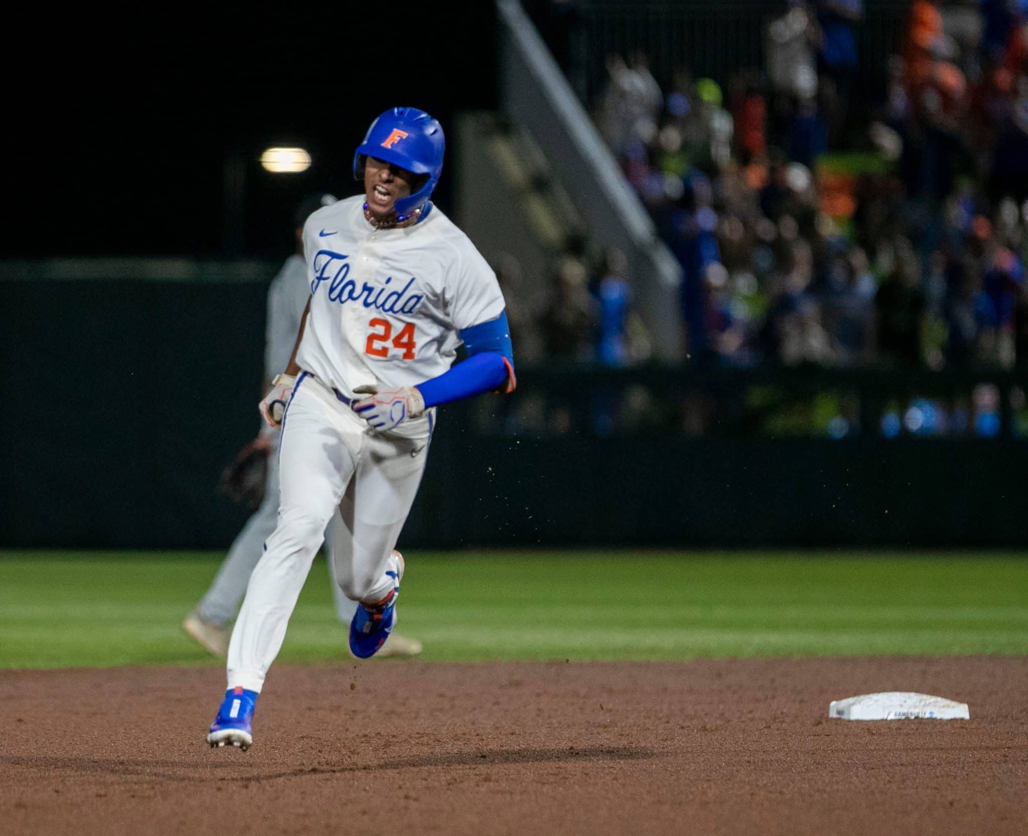 Gainesville Super Regional sets attendance record for college baseball
