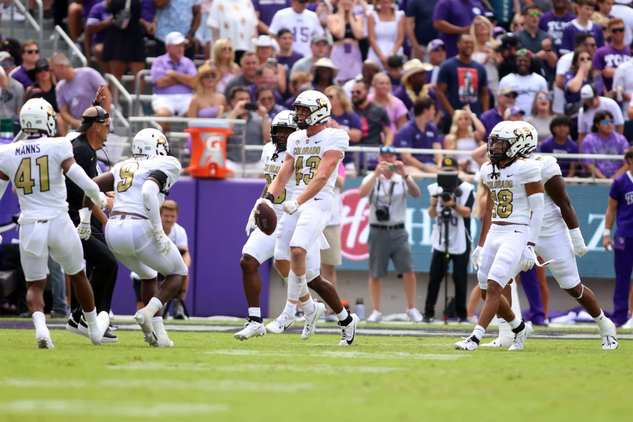 Deion Sanders, Sonny Dykes share classy gesture during injury timeout