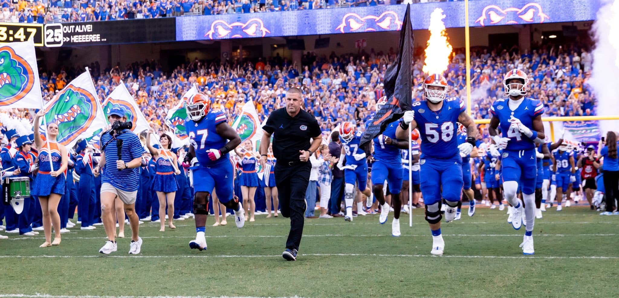 LOOK: Florida Gators wear all-orange uniforms for first time since 1989 