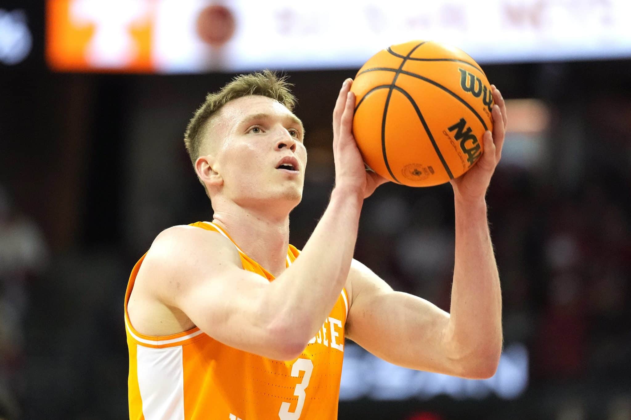 Dalton Knecht wins SEC Player of the Week after big opening week