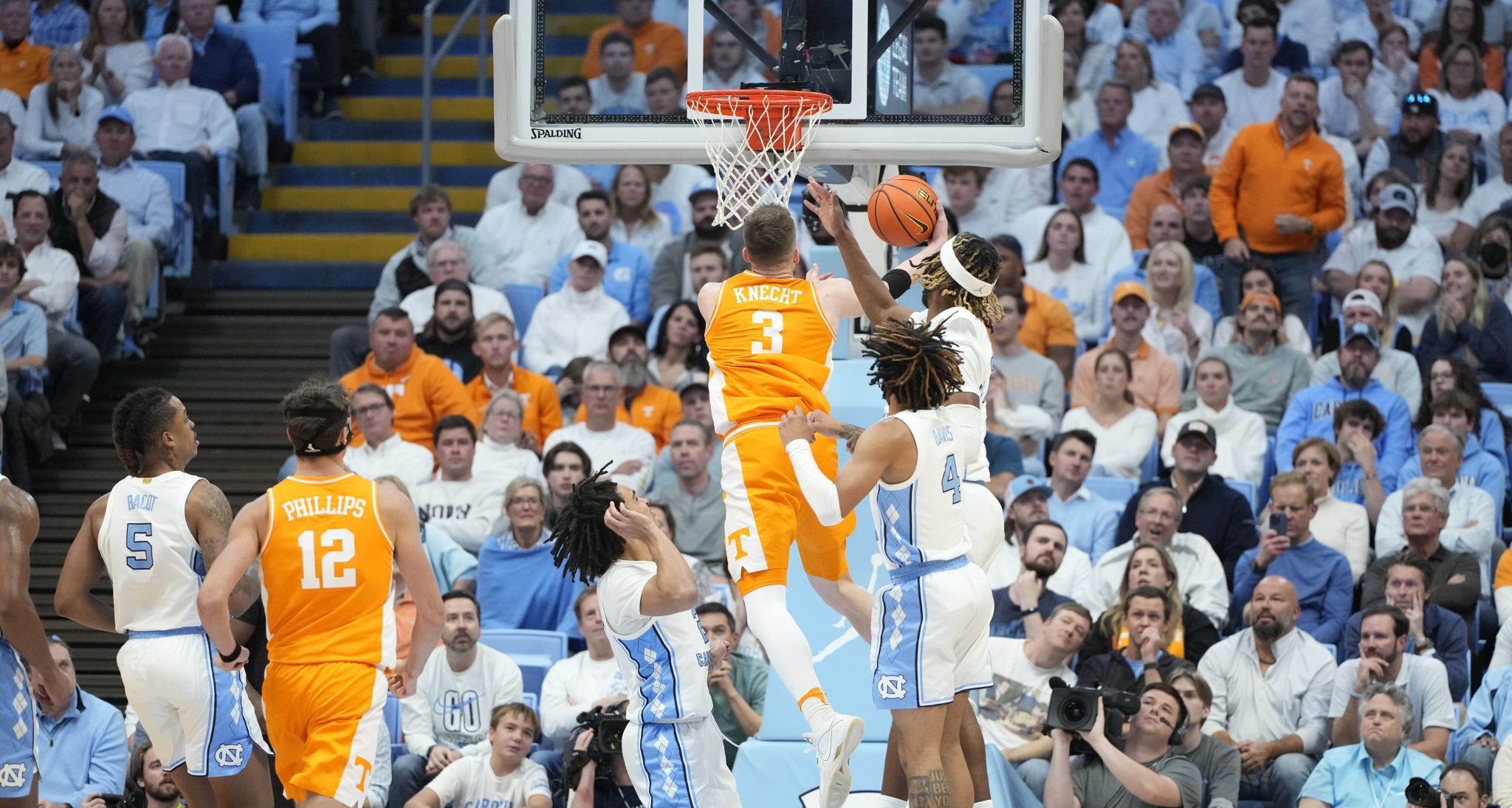 Rick Barnes provides injury update for Dalton Knecht following exit vs. UNC
