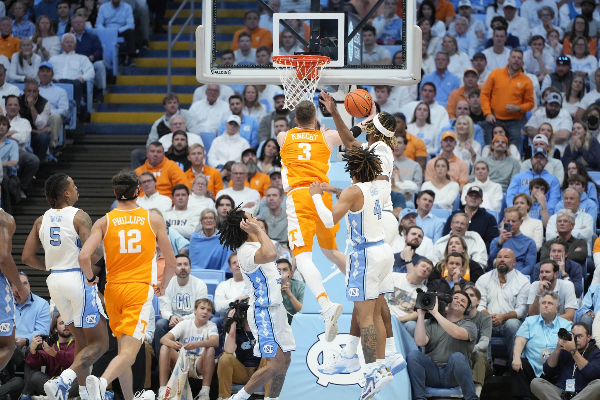 Rick Barnes provides injury update for Dalton Knecht following exit vs. UNC