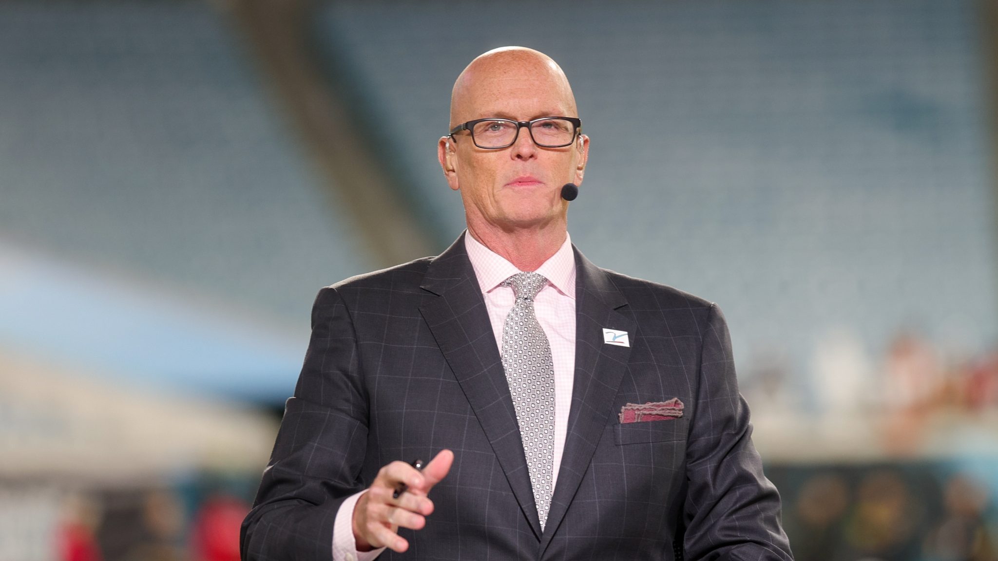 Scott Van Pelt makes pick against the spread in AlabamaMichigan game