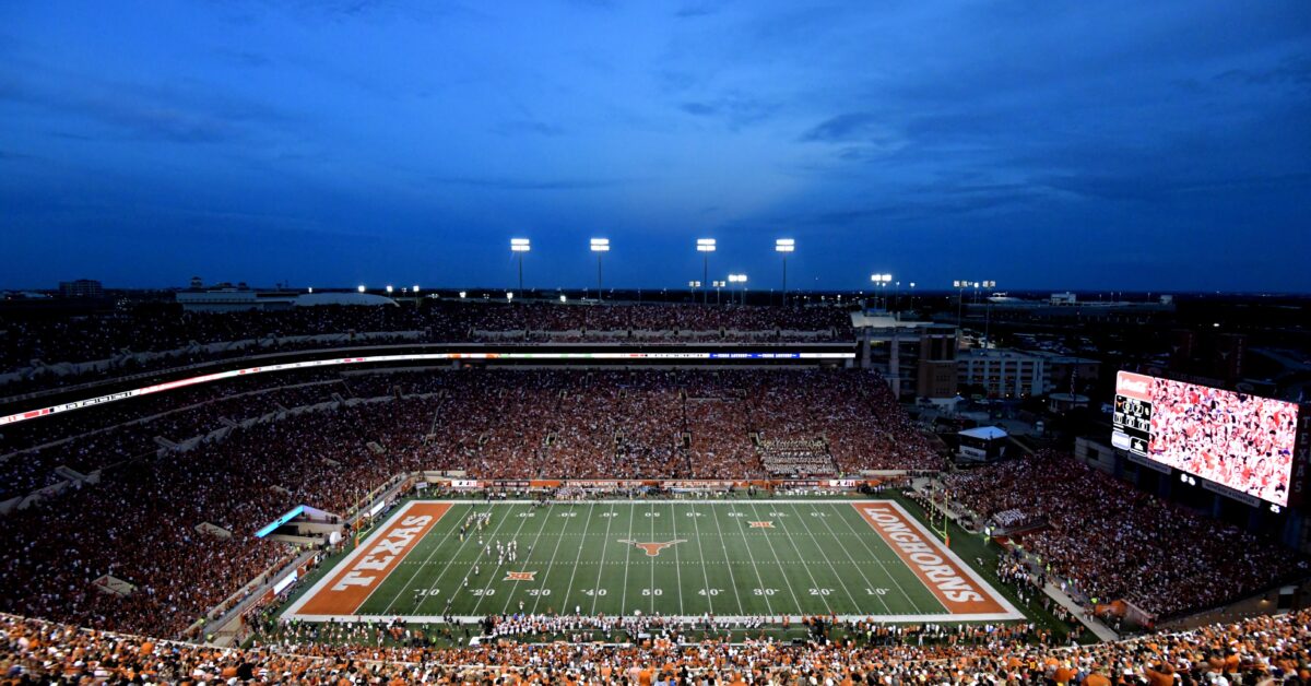 Texas punished by SEC after fans throw trash on field during game