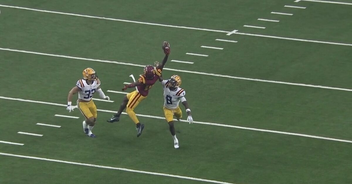 USC receiver brings in early catch of the year contender vs. LSU